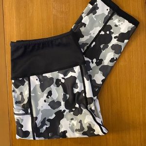 Reversible CVG Camo Capri Leggings